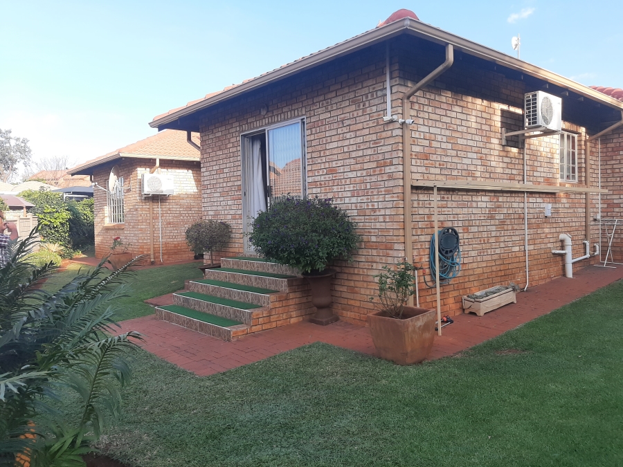 3 Bedroom Property for Sale in Safari Gardens North West